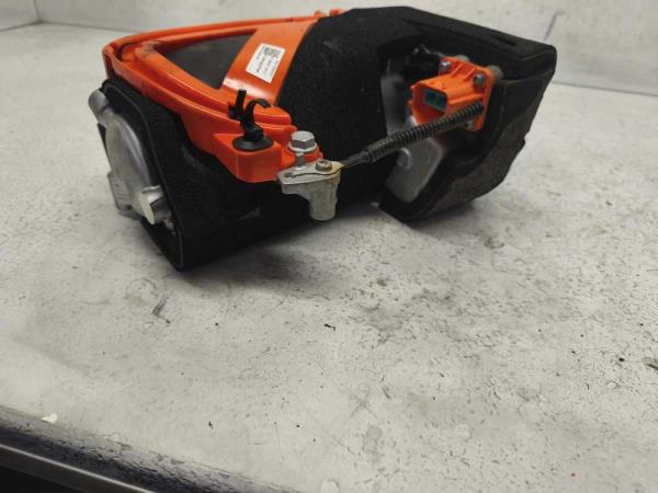 COMPRESSEUR DE CLIMATISATION TESLA - Vue 3